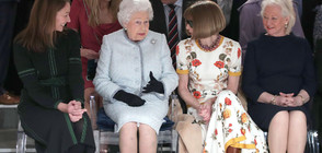 ЗА ПРЪВ ПЪТ: Елизабет II - на Седмицата на модата в Лондон (ВИДЕО+СНИМКИ)