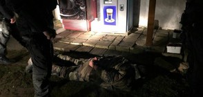 Мъж се барикадира в дома си и стреля по полицаи в Хасковско (ВИДЕО)