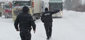 ЗАРАДИ СНЕГА: 200 тира са блокирани в Северна България