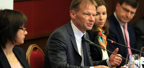 През 2017 г. ЕИБ е отпуснала 299 млн. евро на България