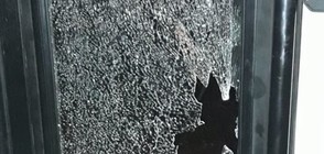 ВАНДАЛИЗЪМ: Хвърлиха камък по автобус в София (СНИМКИ)