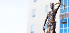 АБСУРД В РУМЪНИЯ: Обвиниха глухоням за скандиране на лозунги