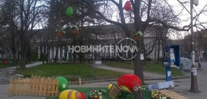 Вандали унищожиха великденска украса в Благоевград (ВИДЕО)