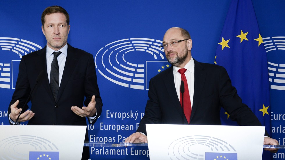 Регионалния премиер на Валония Пол Манет и председателят на Европейския парламент Мартин Шулц. Снимка: БГНЕС