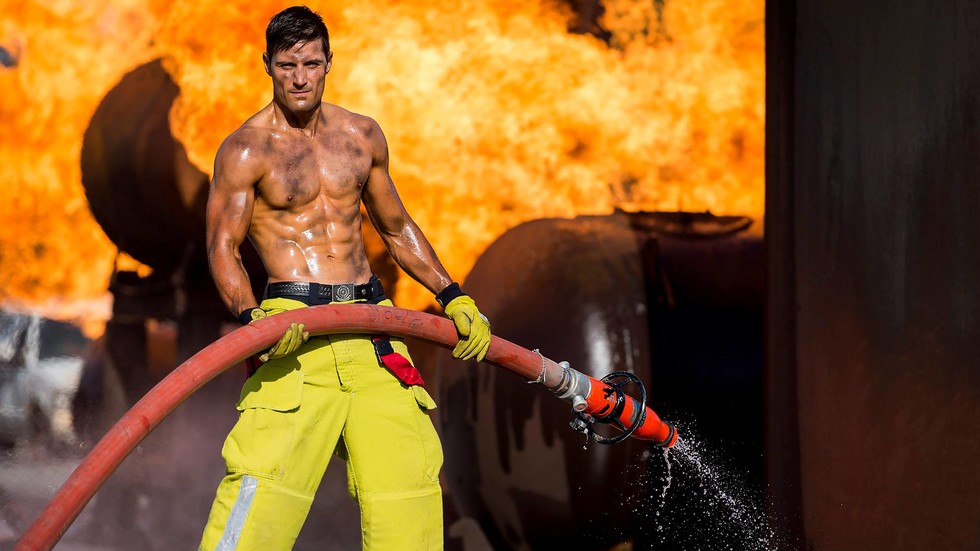 Снимки: Perth Firefighters Calendar, Facebook