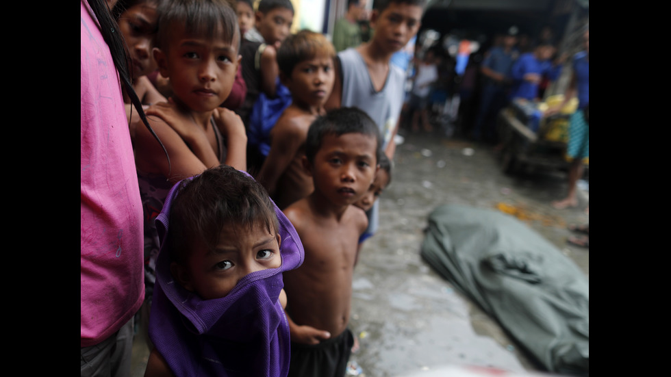 НАВОДНЕНИЕ В МАНИЛА: Три жертви и десетки хиляди евакуирани