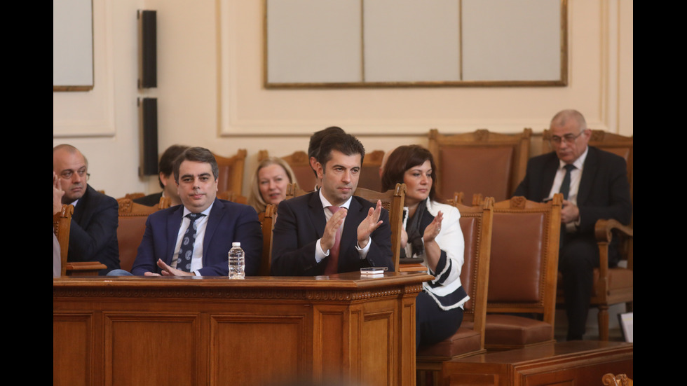 Депутатите обсъждат отстраняването на председателя на парламента