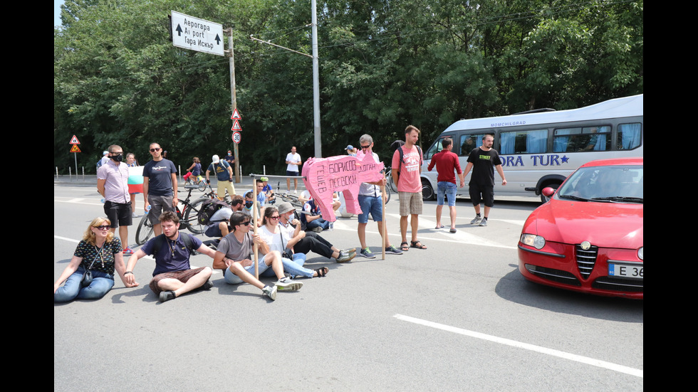 Протестиращи на кръговото на 4-и км