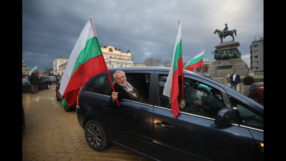 Автопоход на „Величие“: Протест в деня на извънредното заседание на НС