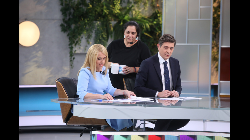 ЗАД КАДЪР: Изборният ден по NOVA В СНИМКИ