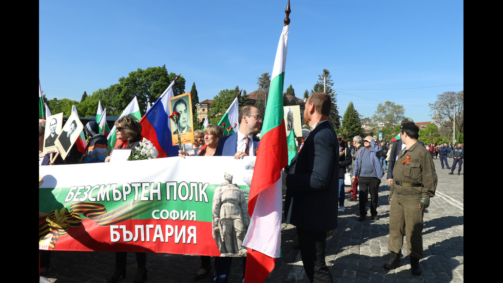 Нарисуваха украинското знаме върху Паметника на Съветската армия