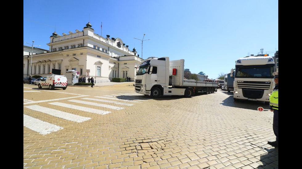 Пътни строители излизат отново на протест