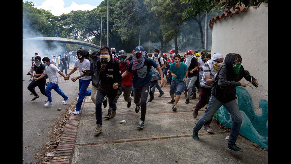 Десетки загинали при протестите във Венецуела
