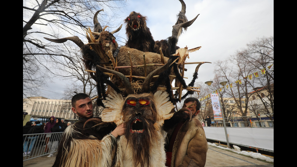 Започна фестивалът "Сурва" в Перник