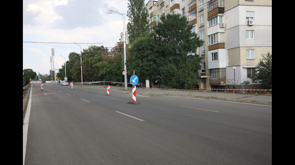 Пропадна част от булевард в София, затвориха го