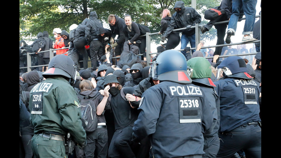 Сблъсъци между полицията и протестиращи срещу Г-20 в Хамбург