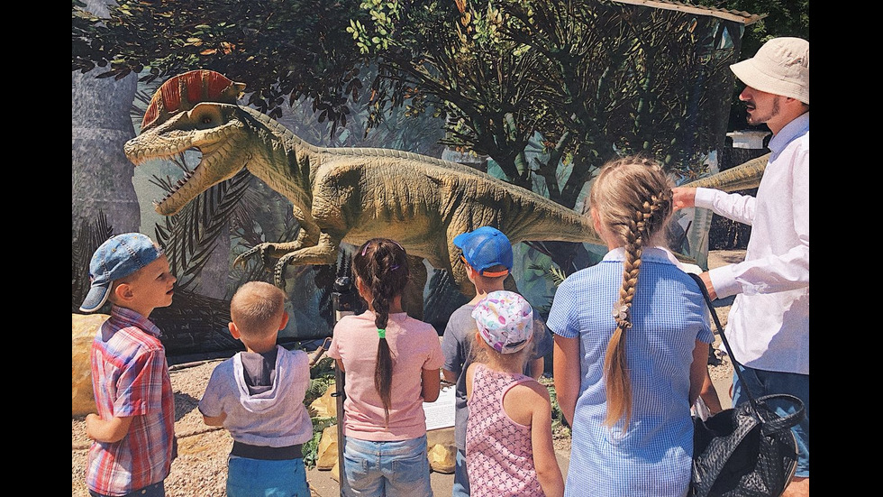 Зрелищна изложба „Живите динозаври“ във Варна