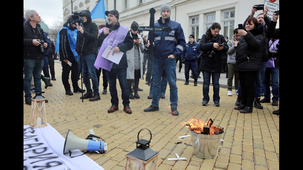 Работници от въглищните централи - на протест в София