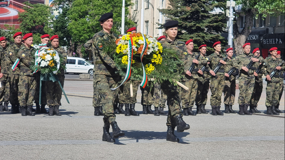 В Деня на храбростта и Българската армия: Водосвет на бойните знамена