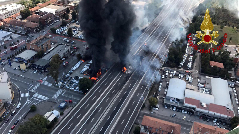 Мощна експлозия срина магистрала в Италия