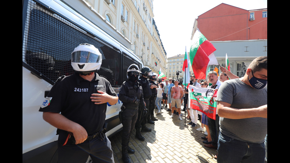 Протест пред парламента