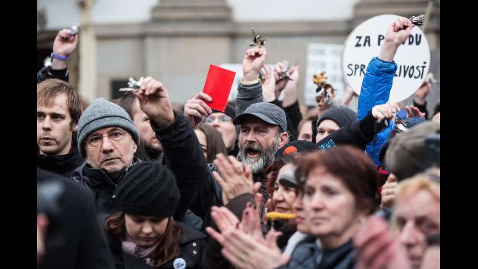 Хиляди словаци протестират срещу корупцията