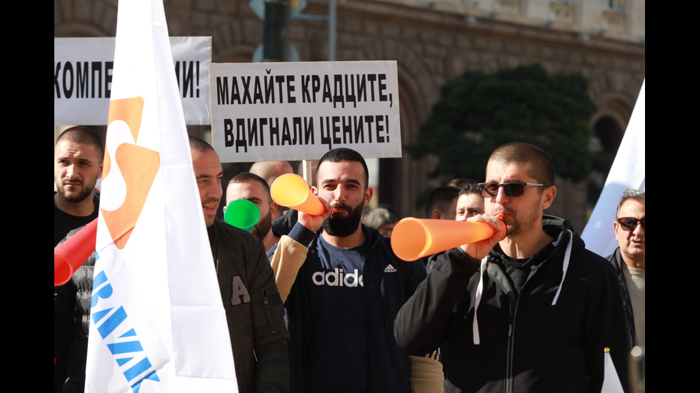 Бизнесът и синдикатите излязоха на протест