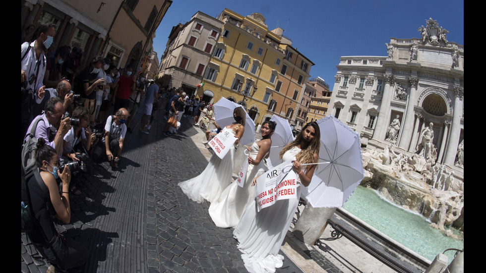 Бъдещи булки протестираха срещу ограниченията зарази COVID-19 в Италия