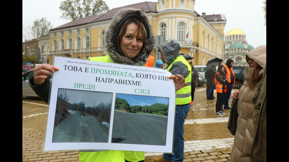 Пътните строители отново на протест, паркираха камиони пред Народното събрание