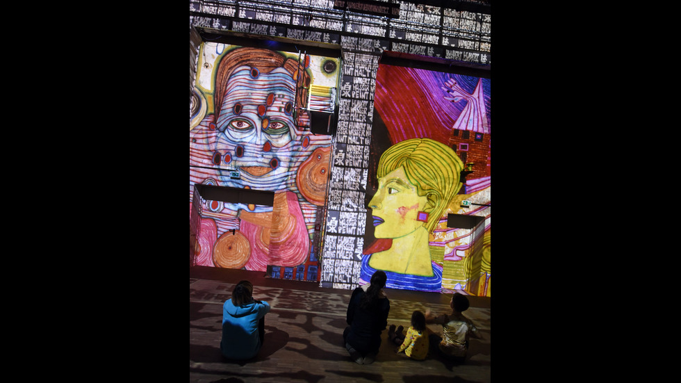 Изложбата, която те пренася в друг свят