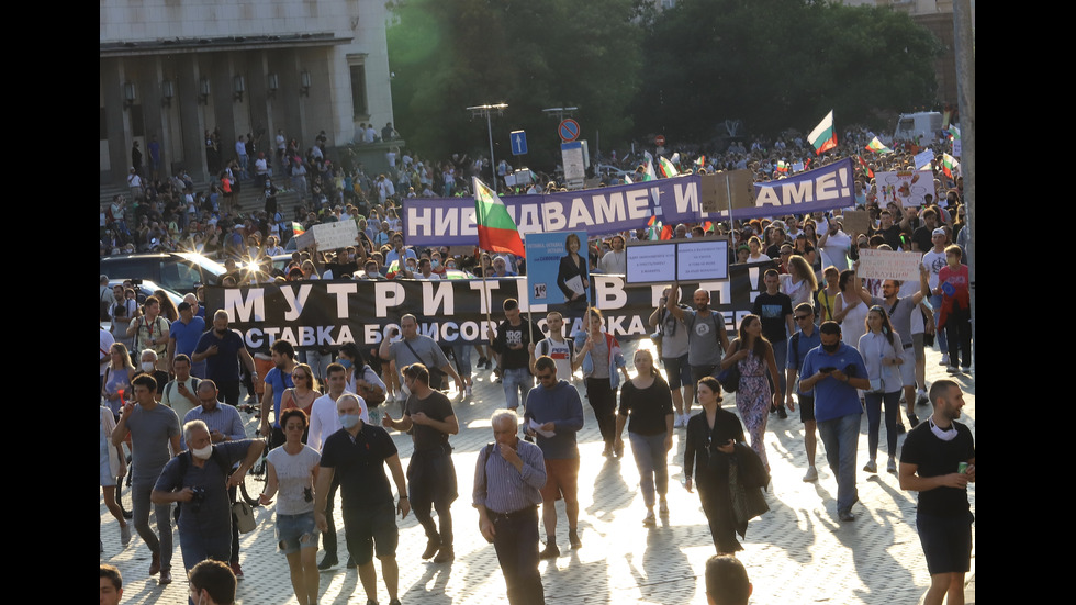 Седма поредна вечер на протести в центъра на София