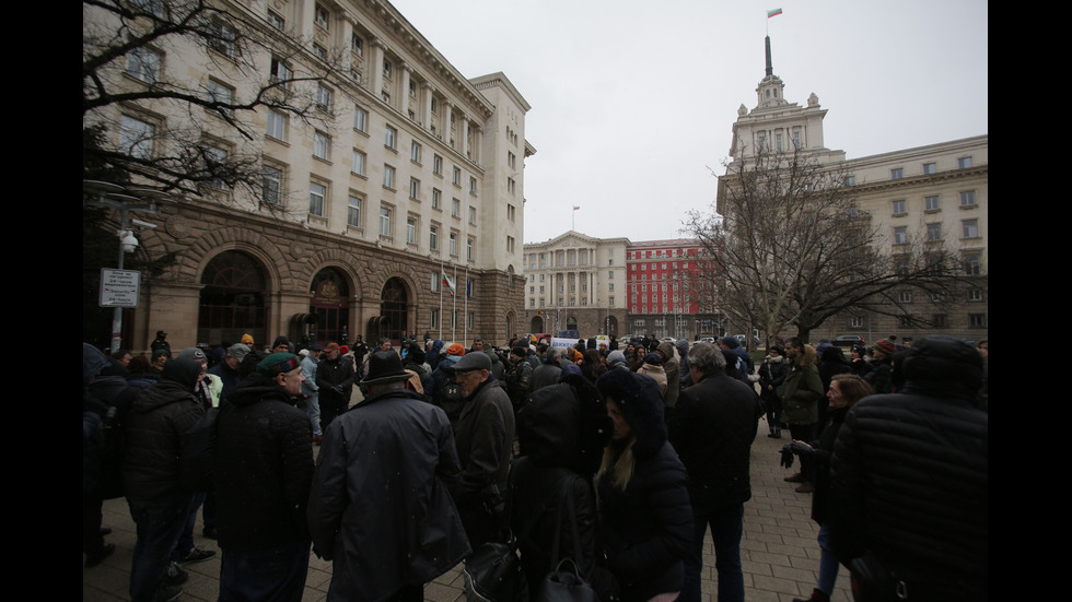 Актьори и граждани се включиха в шествие в подкрепа на Александър Морфов