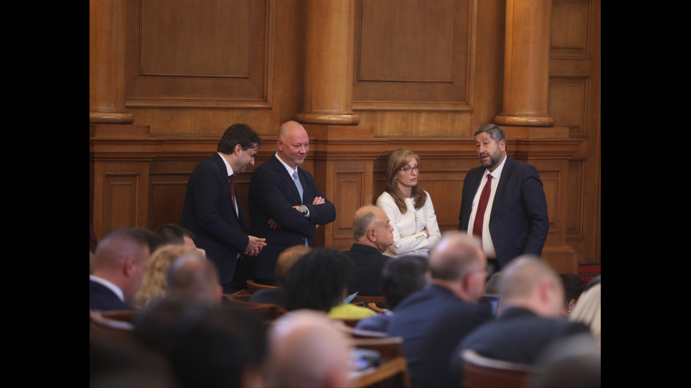 Ден втори: Парламентът в криза