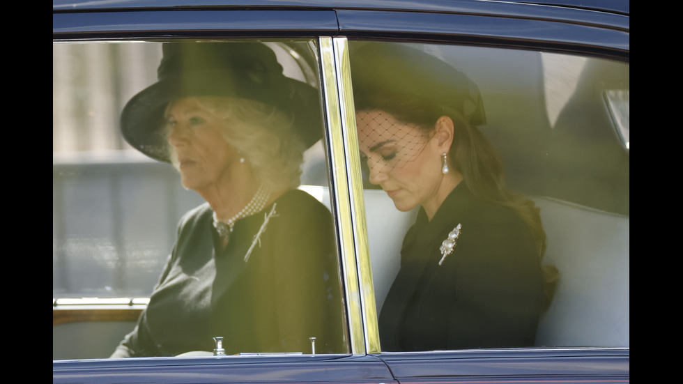 Кралица Елизабет II напусна Бъкингамския дворец за последен път