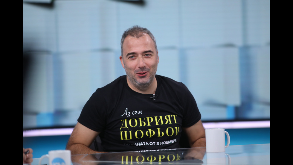 ЗАД КАДЪР: Изборният ден по NOVA В СНИМКИ