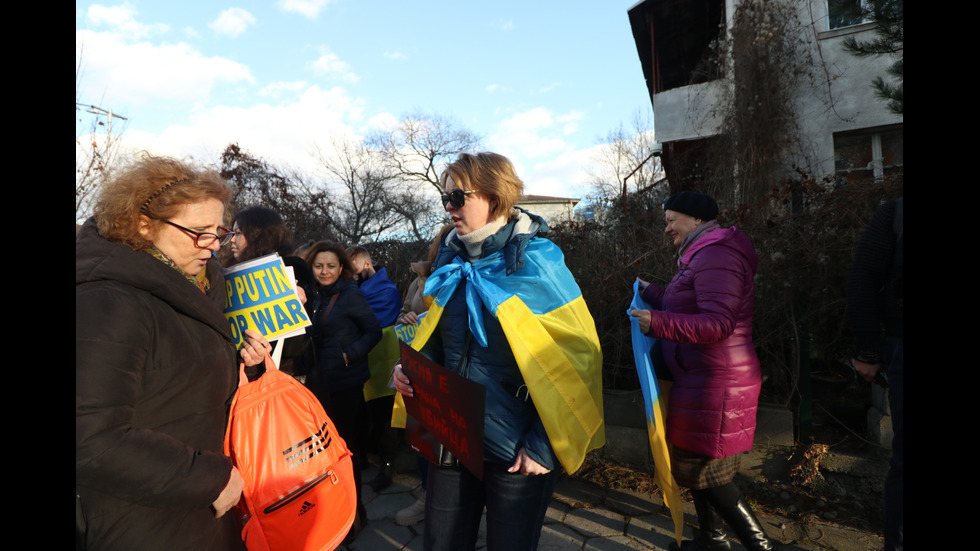 Протест пред руското посолство в София