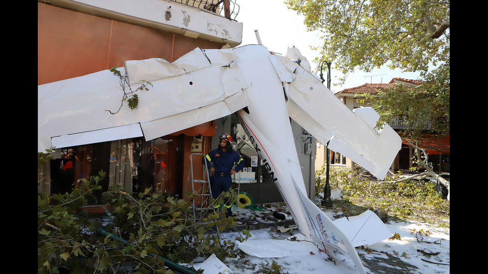 Самолет се разби в Северна Гърция (СНИМКИ)
