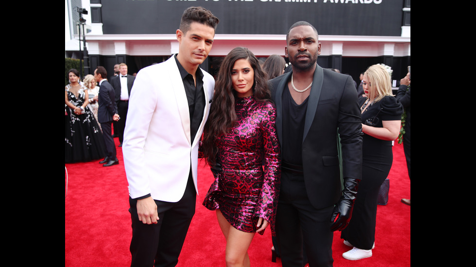 Стил и сексапил завладяха червения килим на наградите „Грами”