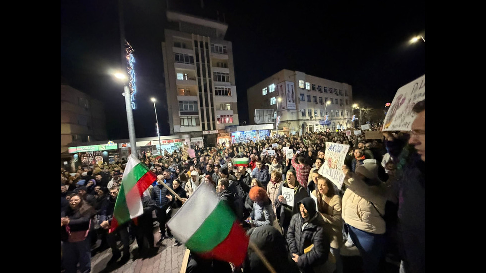 Многохилядни протести в София и големите градове на страната срещу бюджета и управлението