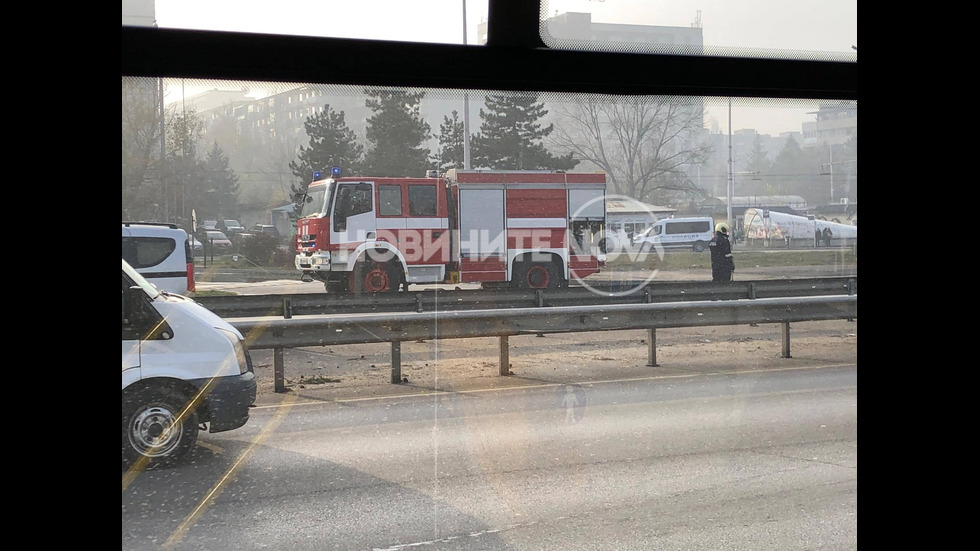Кола се заби в бензиностанция в София