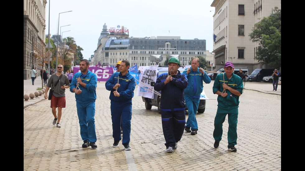 Миньори и енергетици излязоха на национален протест