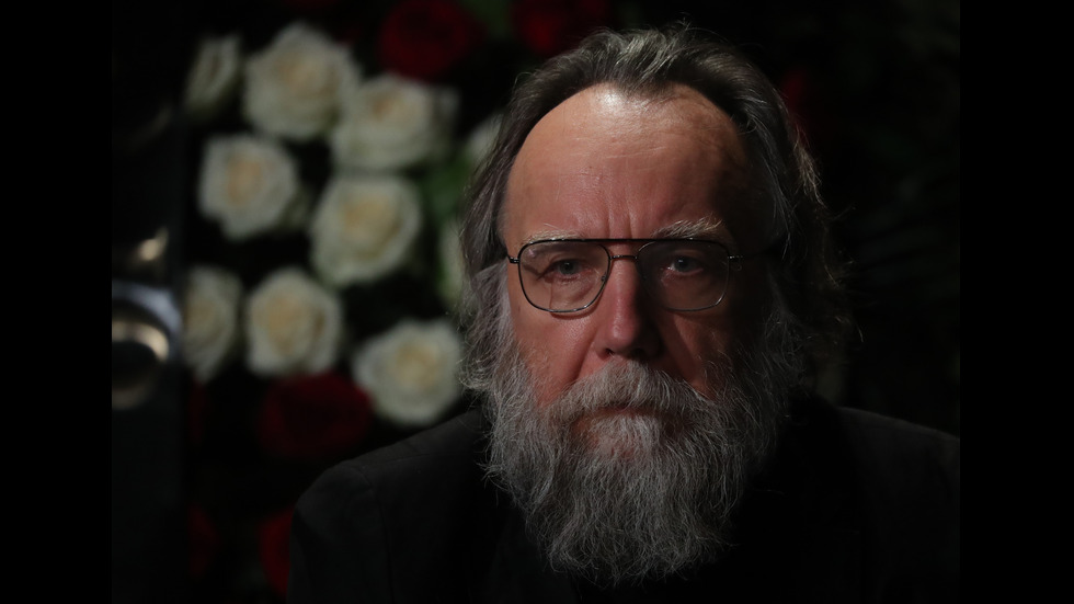 Поклонението пред Даря Дугина