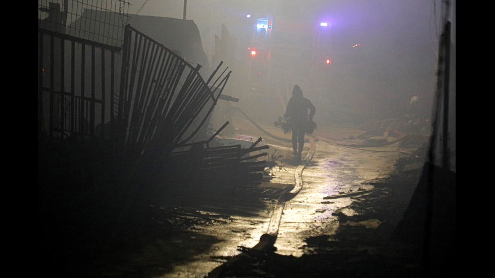 Пожар унищожи близо 200 къщи в туристически град в Чили