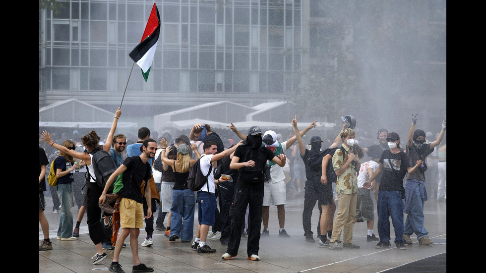 Франция се изправя пред нова вълна протести