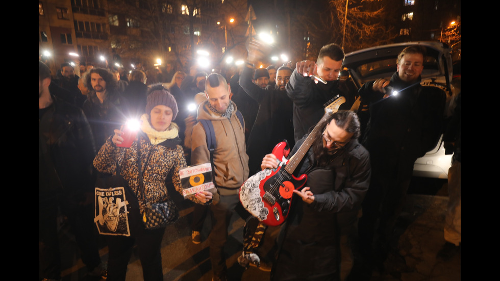 Протест пред сградата на „Балкантон“