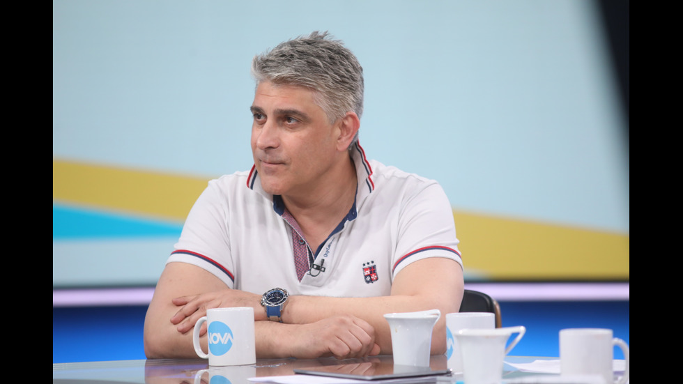 ЗАД КАДЪР: Изборният ден по NOVA В СНИМКИ