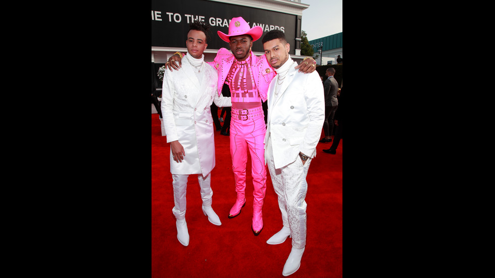 Стил и сексапил завладяха червения килим на наградите „Грами”