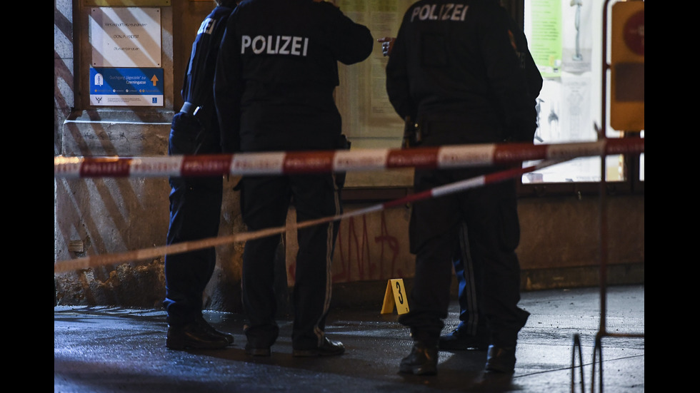 Трима души са ранени след нападение с нож във Виена