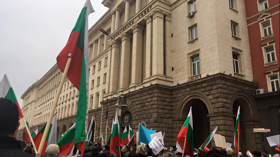 ПО-СКЪПА ВОДА: Недоволни от няколко града - на протест в София