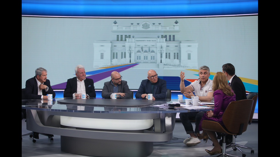 ЗАД КАДЪР: Изборният ден по NOVA В СНИМКИ